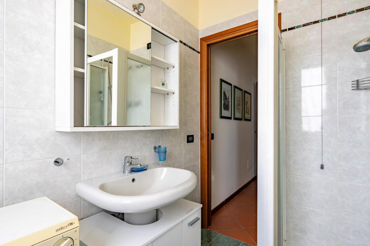 Pool - Marge Apartment - By Host4U Padenghe sul Garda Eksteriør bilde